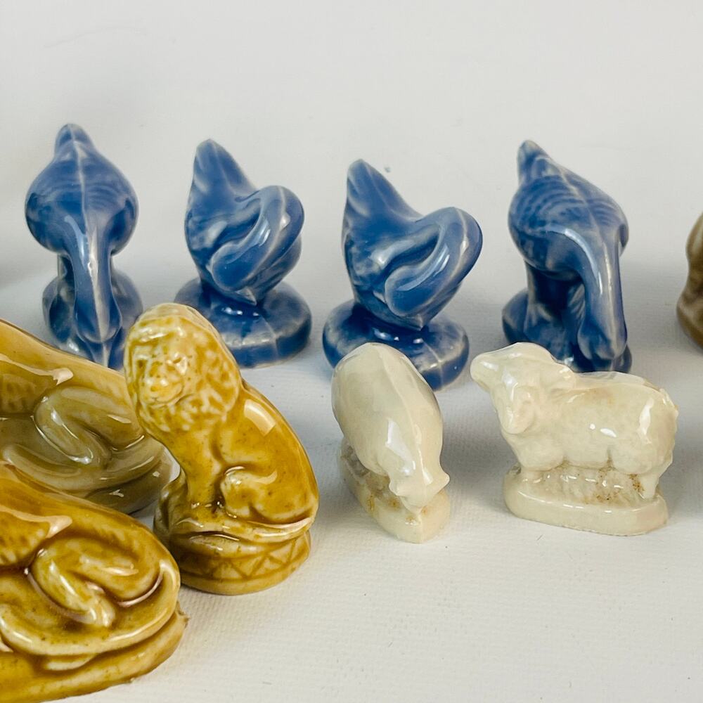 Vintage Wade England Red Rose Tea Figurines Lot of 41 - Picture 4 of 7